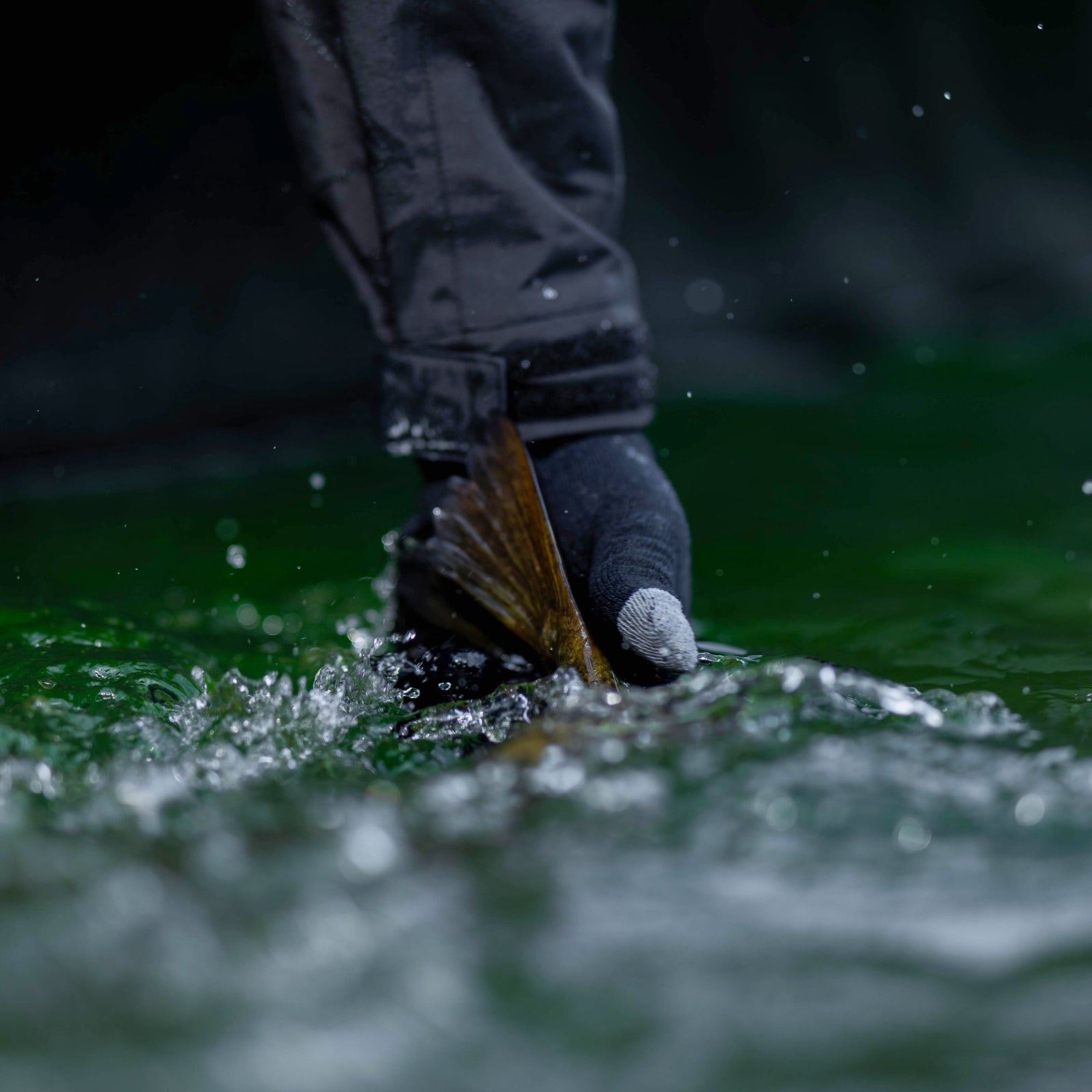 Illustrative example of aftco breakwater gloves from Google Search