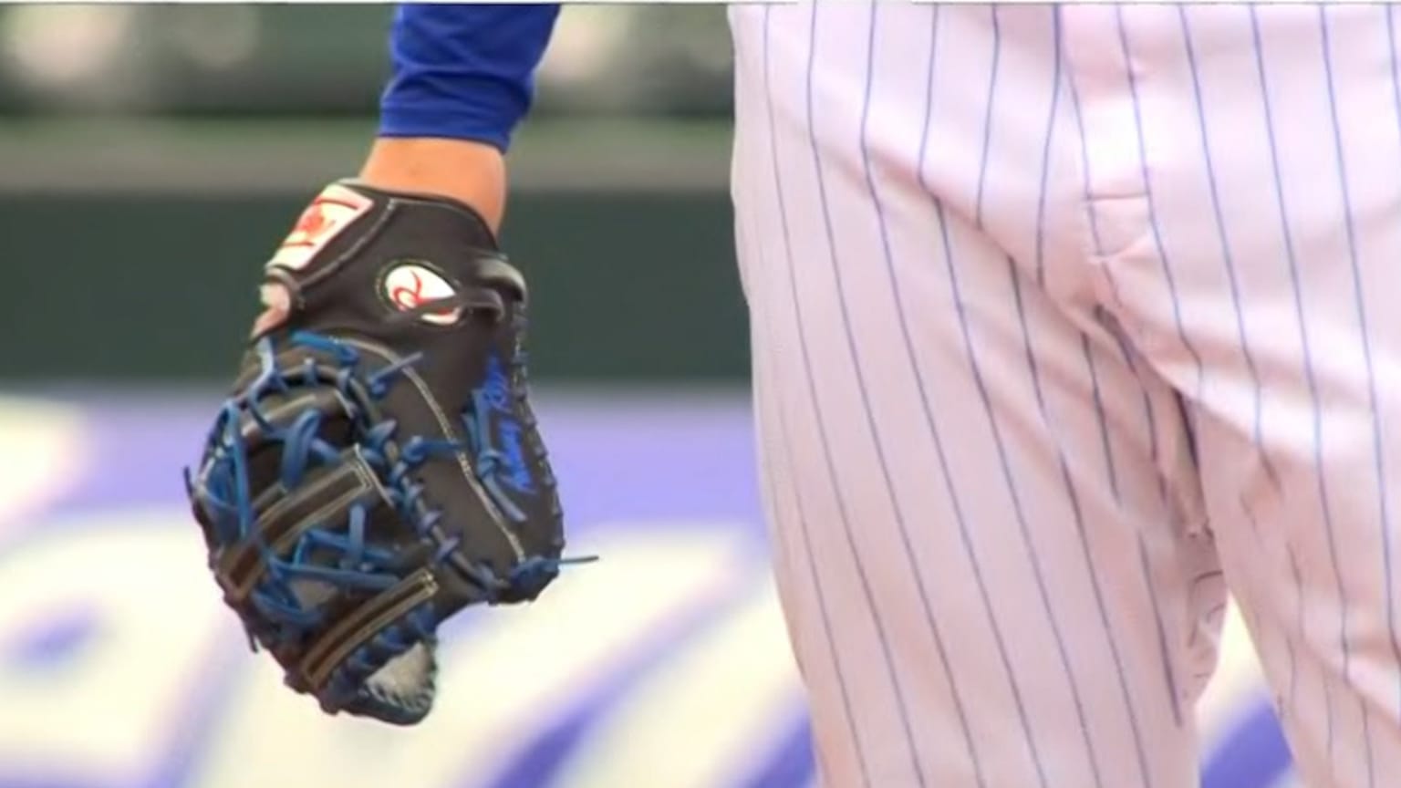 Illustrative example of anthony rizzo glove from Google Search