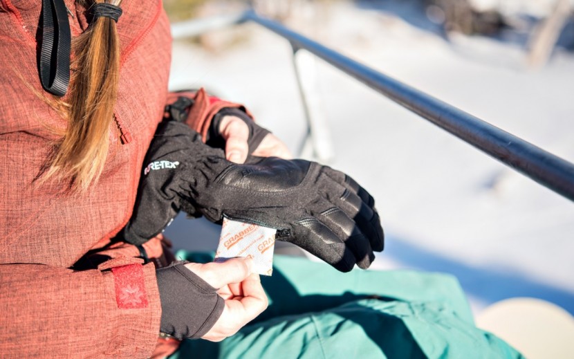 Illustrative example of best ladies ski gloves from Google Search