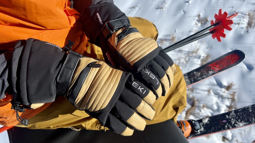 Illustrative example of best mens ski gloves from Google Search