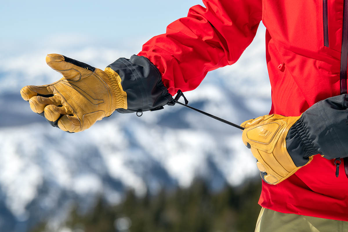 Illustrative example of best mens ski gloves from Google Search