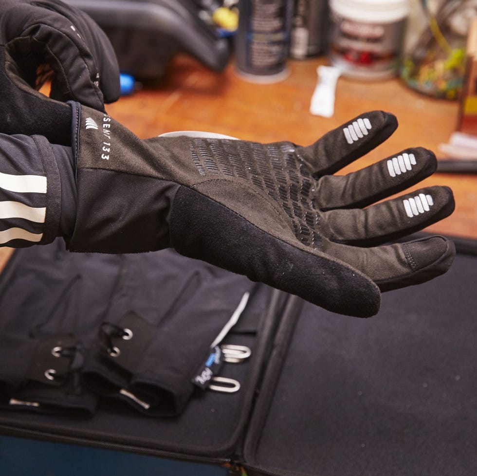Illustrative example of best rated winter cycling gloves from Google Search