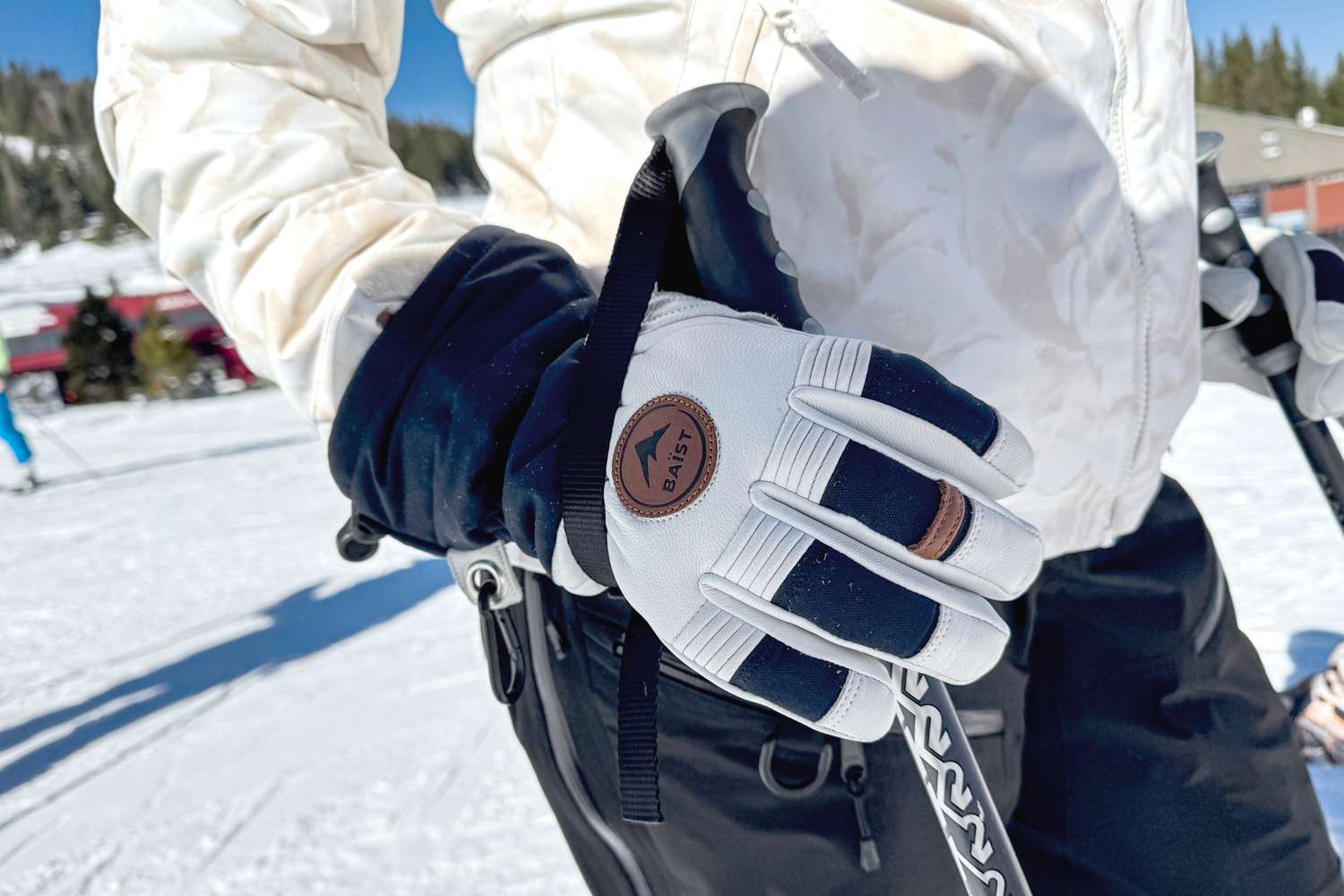 Illustrative example of best womens ski gloves from Google Search