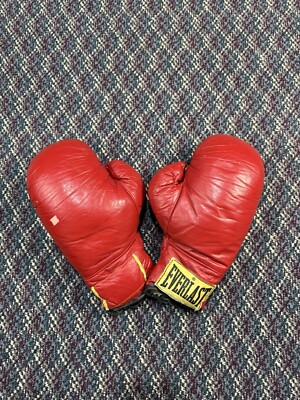 Illustrative example of boxing gloves retro from Google Search