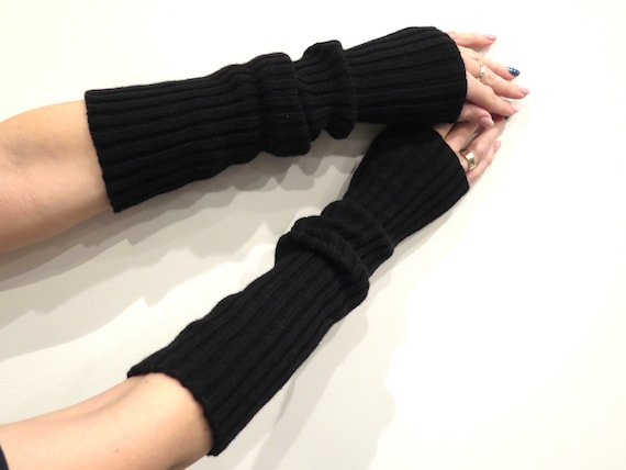 Illustrative example of cashmere gloves without fingers from Google Search