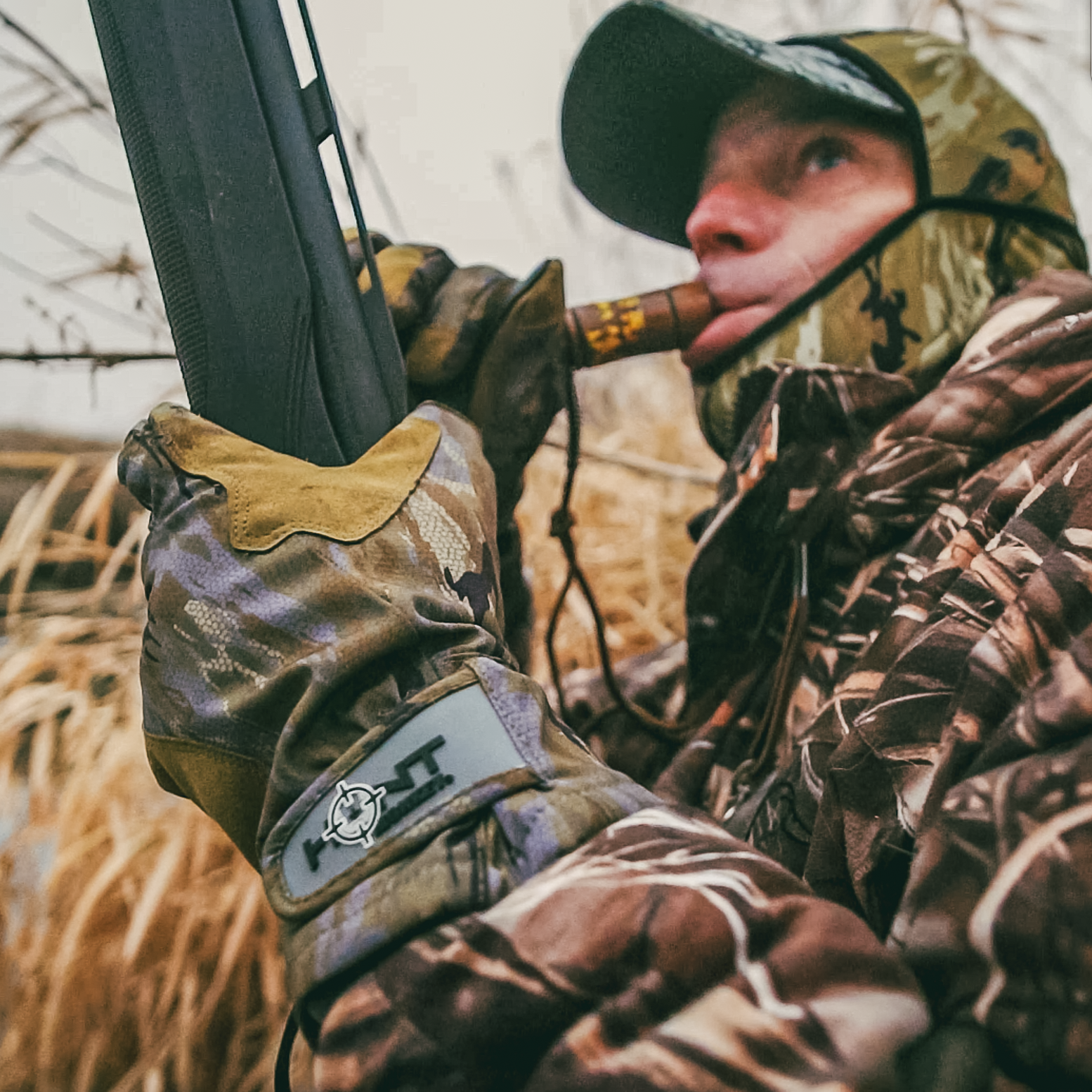 Illustrative example of duck hunting gloves from Google Search