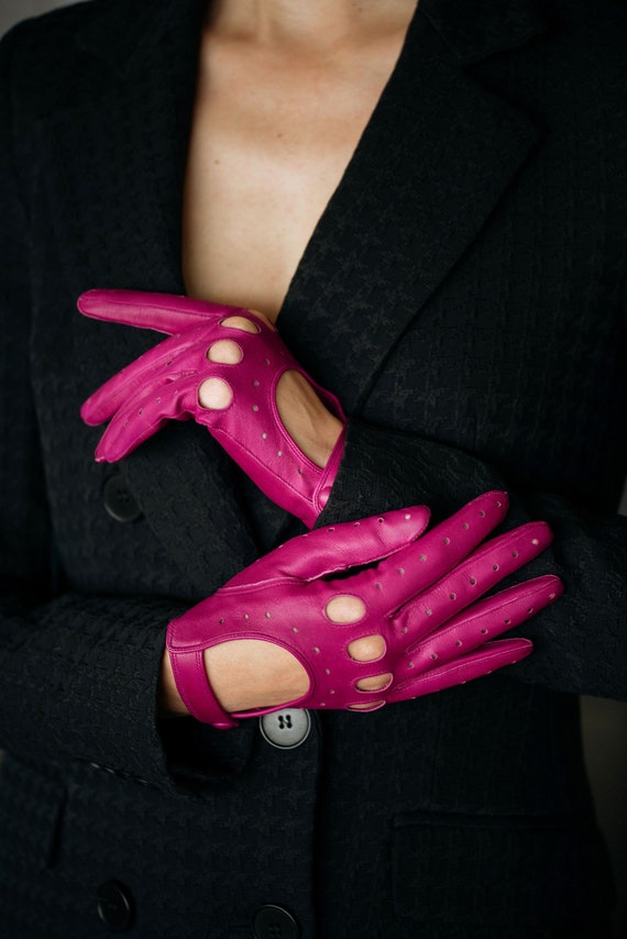 Illustrative example of female leather driving gloves from Google Search