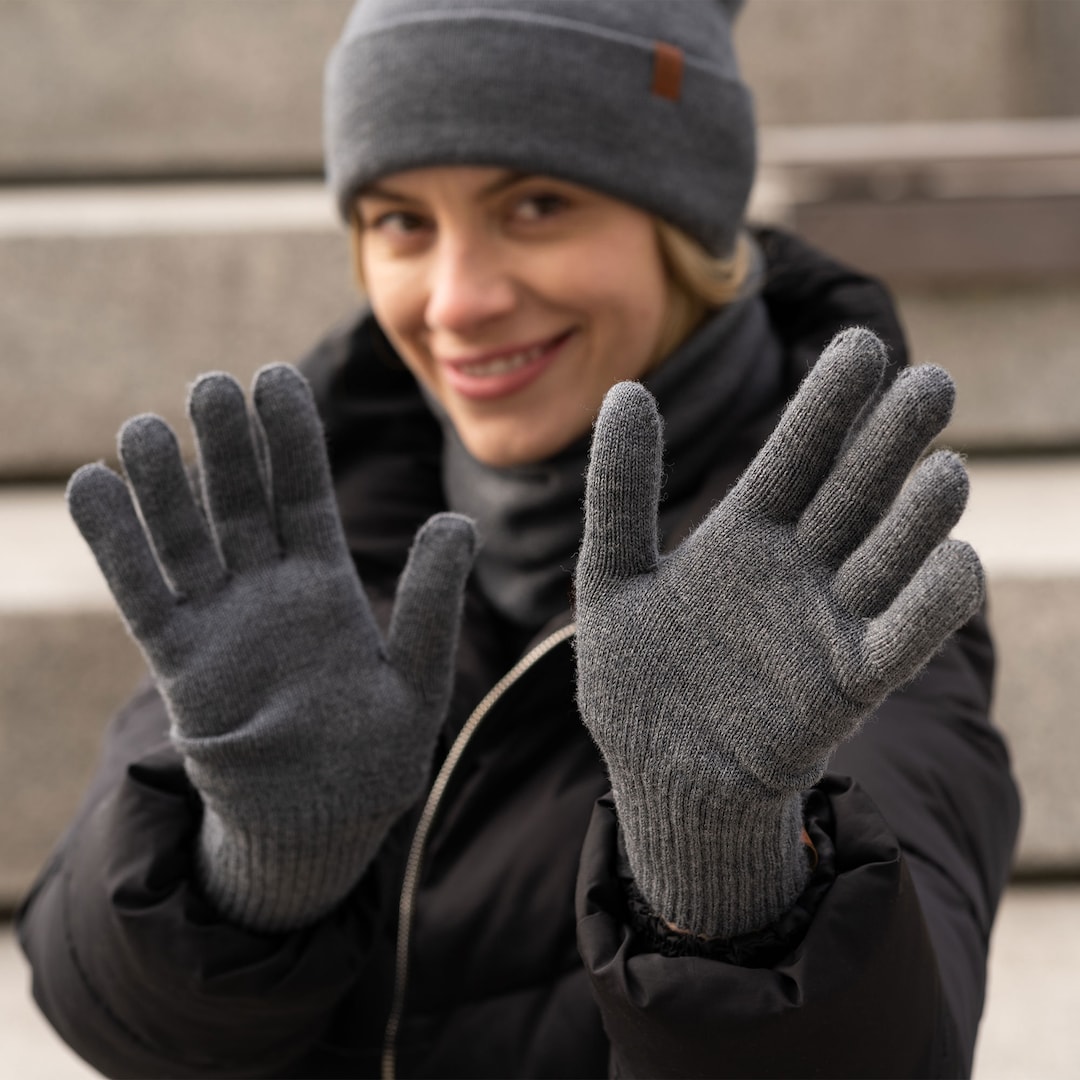 Illustrative example of ladies gloves winter from Google Search