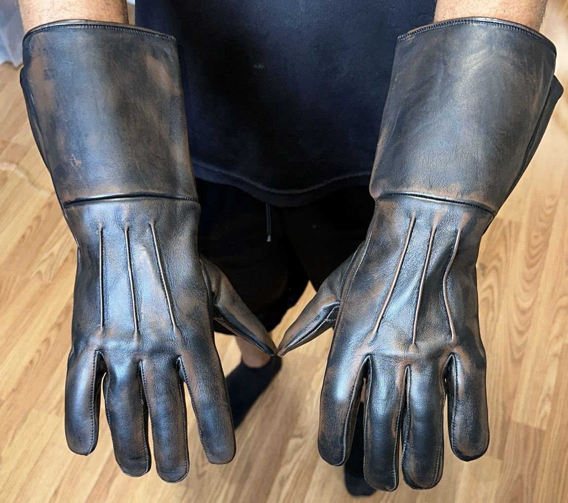 Illustrative example of leather gauntlet gloves from Google Search