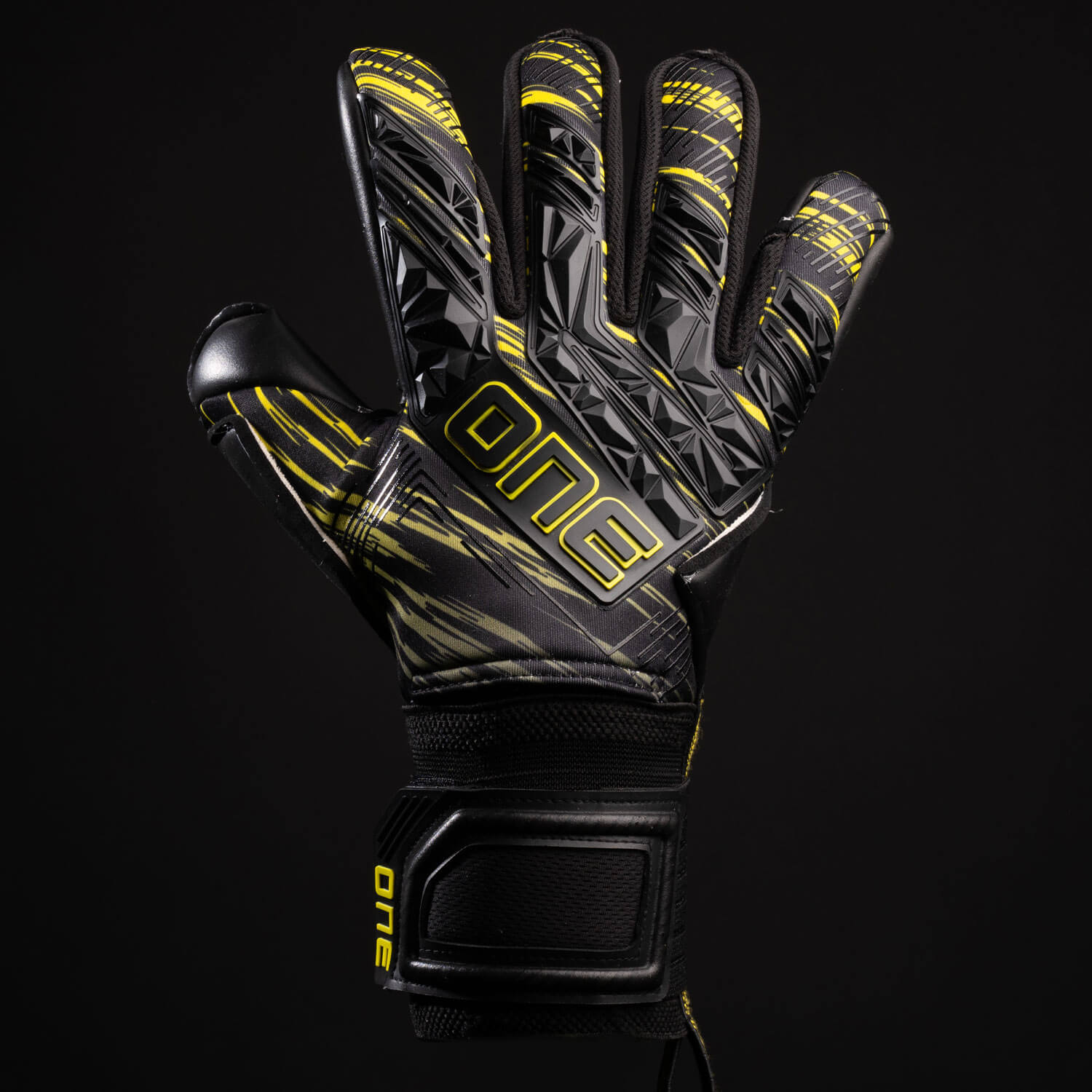 Illustrative example of one goalkeeper gloves from Google Search