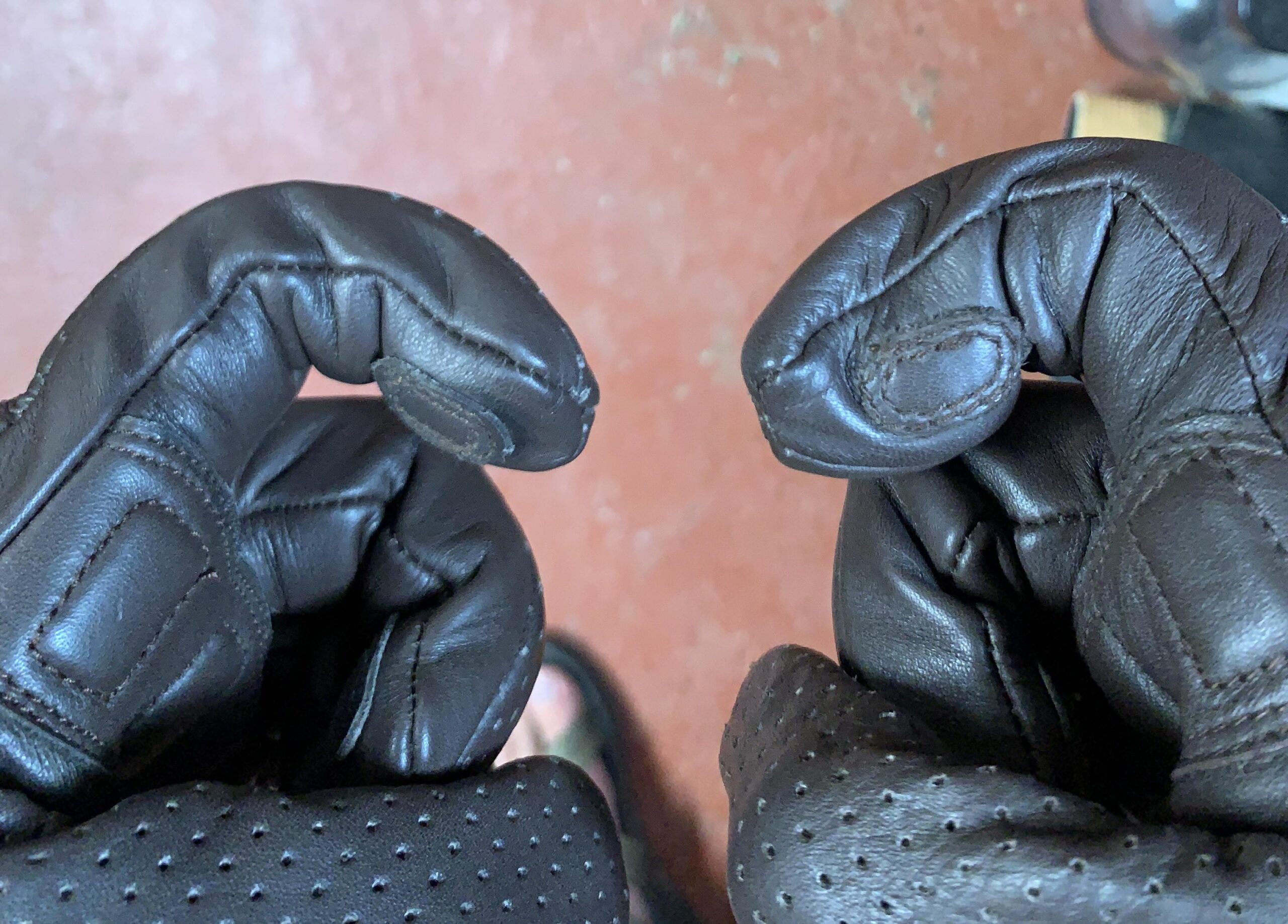 Illustrative example of sedici gloves from Google Search