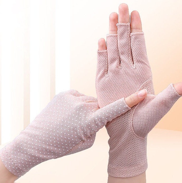 Illustrative example of sunscreen gloves from Google Search