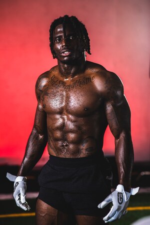 Illustrative example of tyreek hill gloves from Google Search