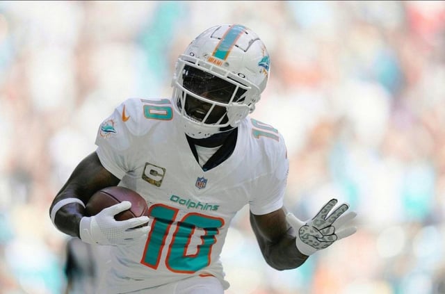 Illustrative example of tyreek hill gloves from Google Search