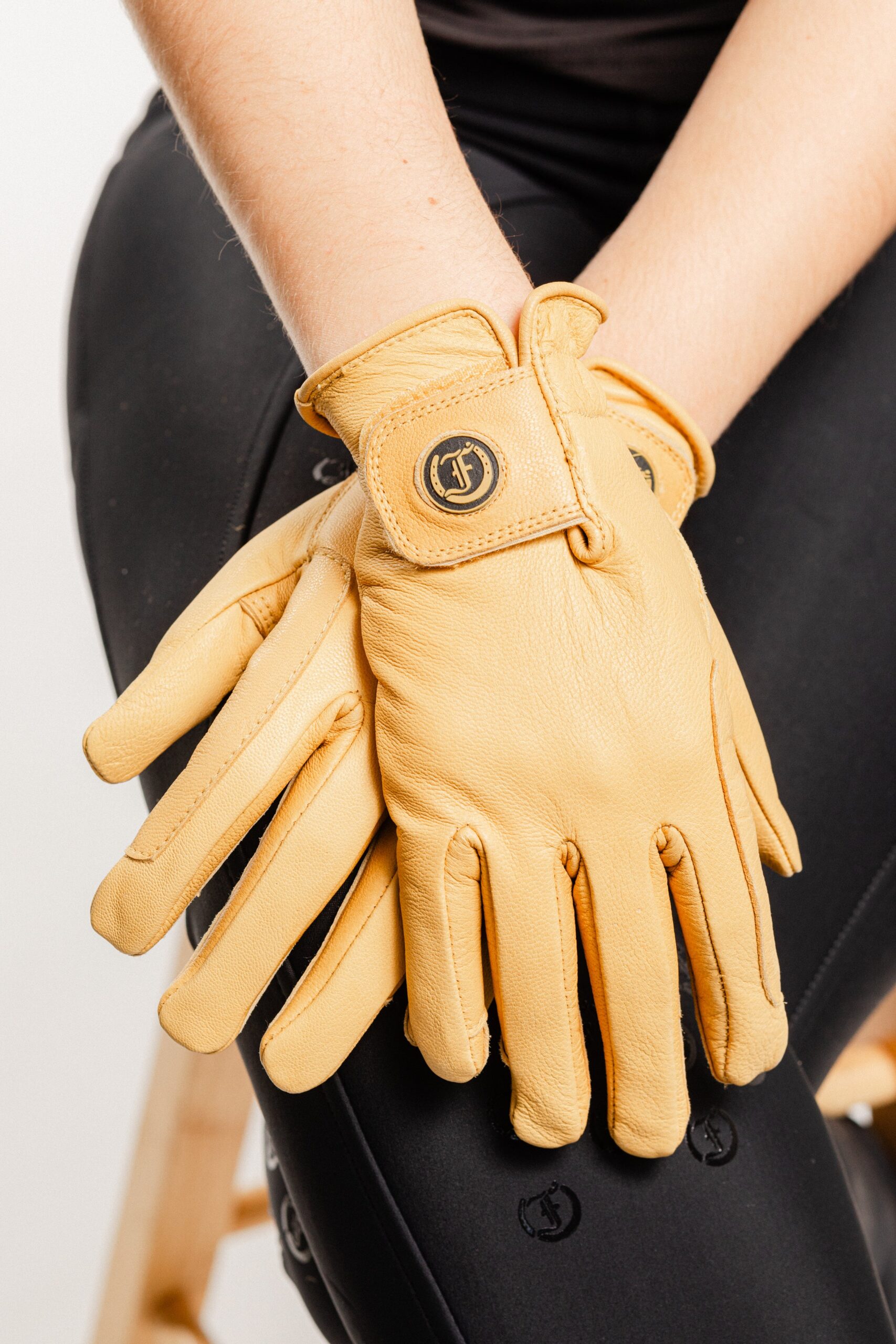 Illustrative example of work gloves for women from Google Search